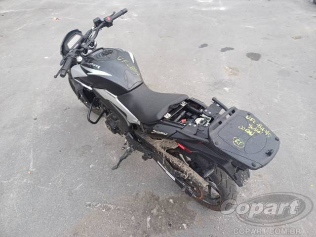 2025 BAJAJ DOMINAR 