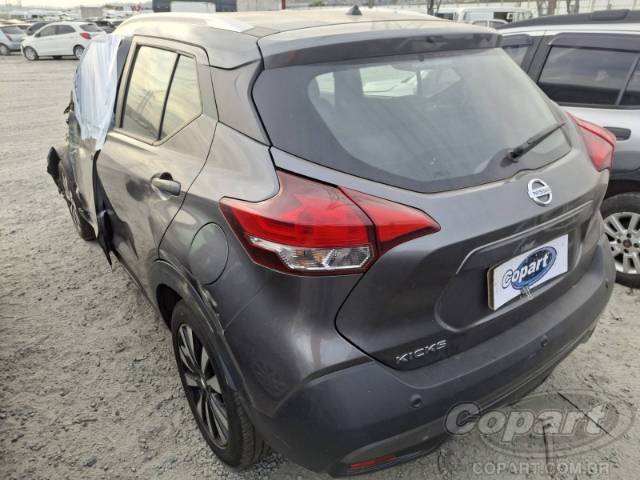 2017 NISSAN KICKS 