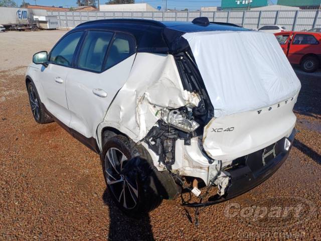 2021 VOLVO XC40 