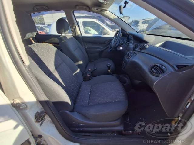 2004 FORD FOCUS 