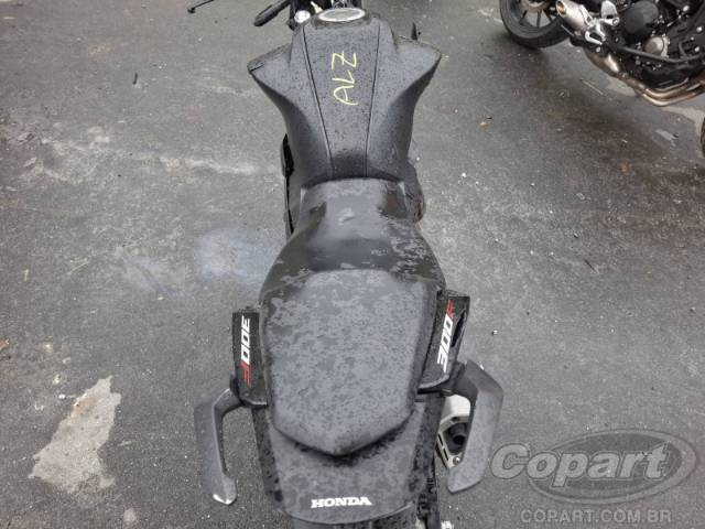 2025 HONDA CB 300F 