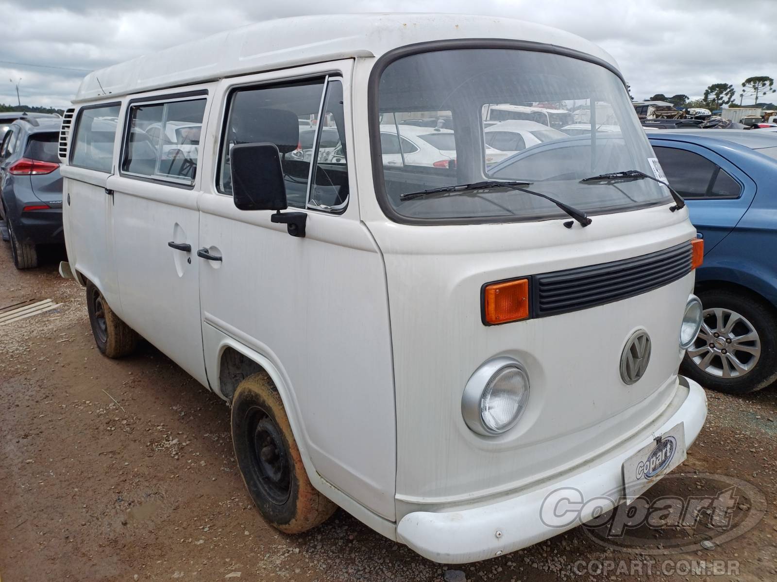 Veículo VOLKSWAGEN Kombi Volkswagen Kombi Carat 1.6 1998 Médio Estado 1998 em leilão