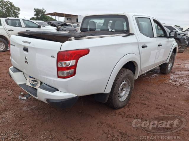 2024 MITSUBISHI L-200 