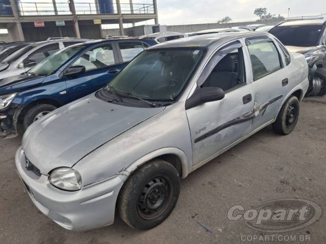 2001 CHEVROLET CORSA SEDAN 
