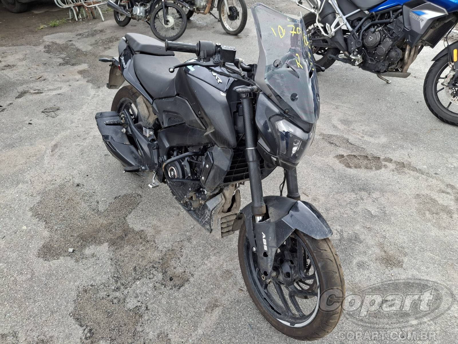 Bajaj Dominar 2025 em leilão