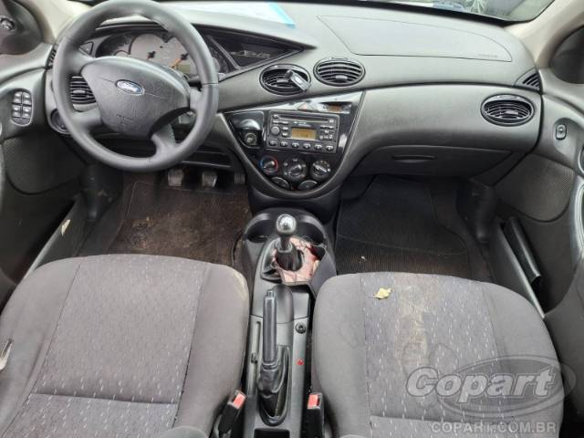 2004 FORD FOCUS 