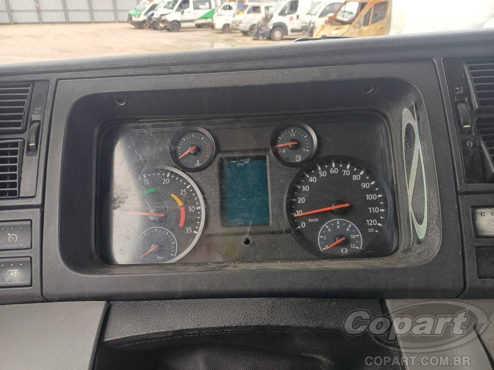 2009 VOLKSWAGEN CONSTELLATION — foto 8 de 12