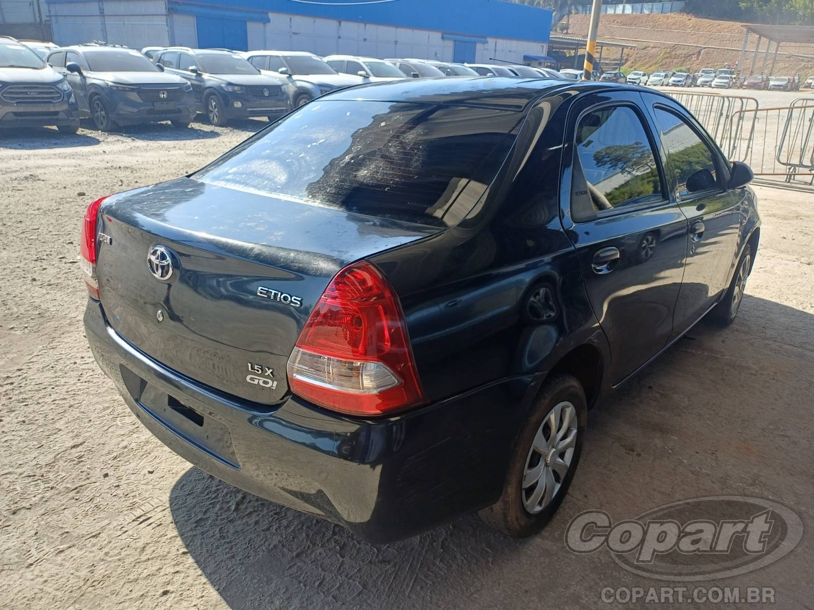 2013 TOYOTA ETIOS SEDA — foto 4 de 10