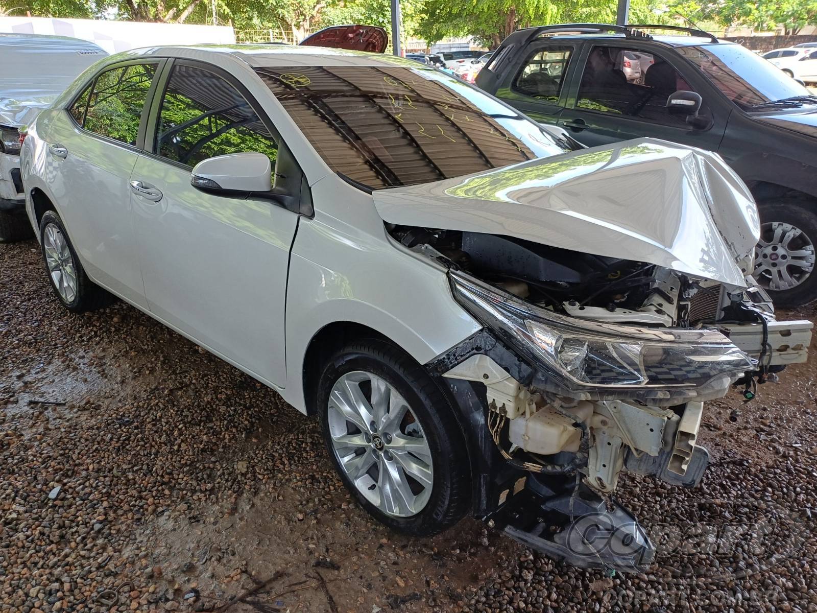 Toyota Corolla XEi 2.0 16V Flex 2018 Médio Dano Frontal
