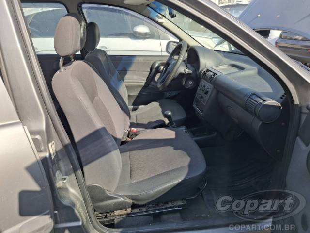 2004 CHEVROLET CORSA SEDAN 