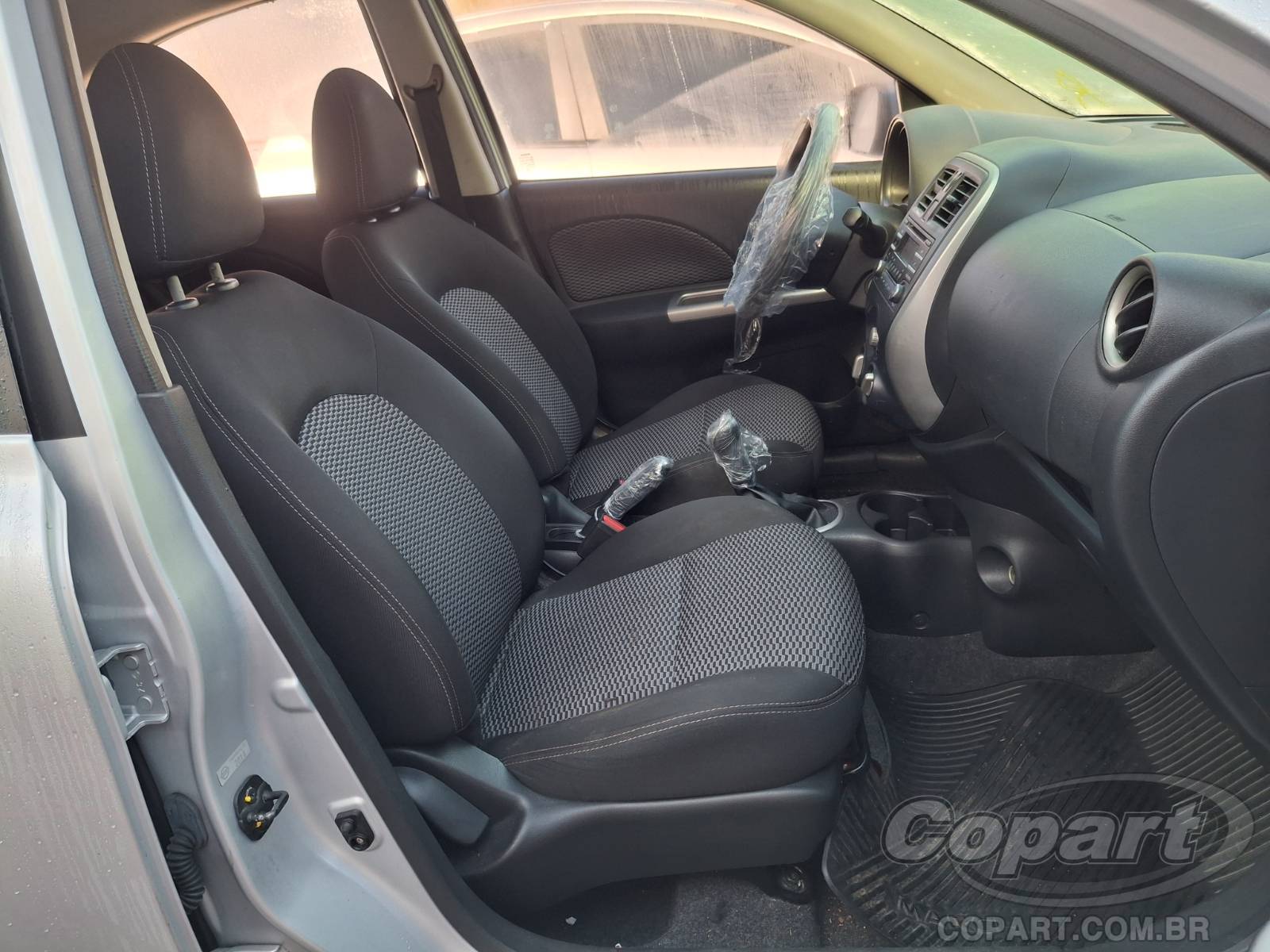 2015 NISSAN MARCH — foto 5 de 11