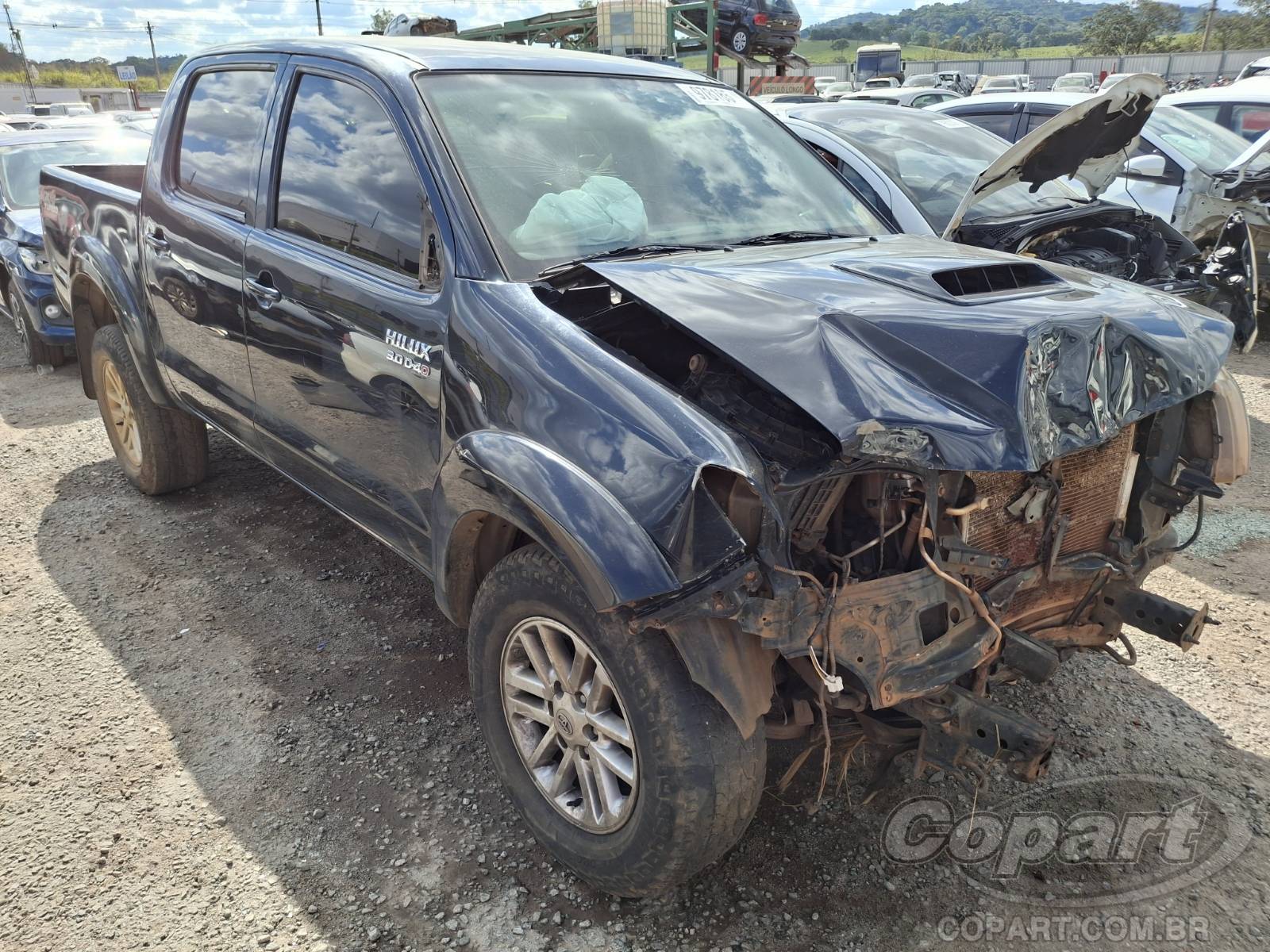 Toyota Hilux CD SRV 3.0 D-4D Turbo 2013 Médio Dano Frontal