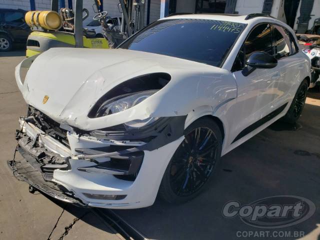 2015 PORSCHE MACAN 