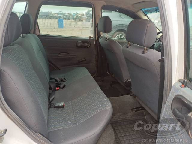 2001 CHEVROLET CORSA 