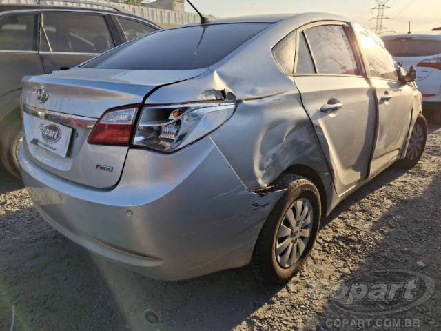 2015 HYUNDAI HB20S 