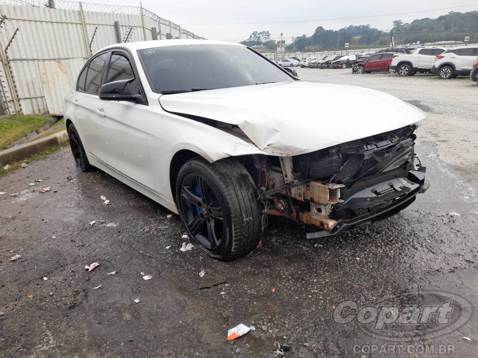 Veículo BMW BMW BMW SERIE 3 320i Active Flex 2013 Colisão 2014 em leilão