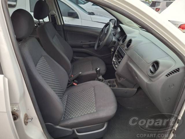 2016 VOLKSWAGEN VOYAGE 