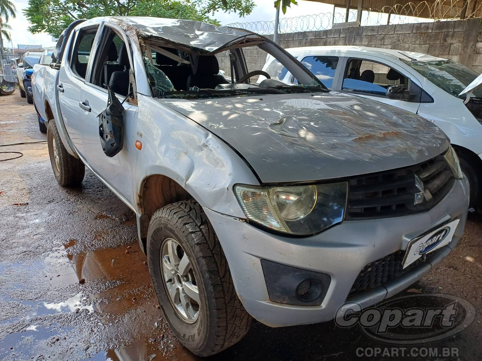 Veículo Mitsubishi L200 Mitsubishi L200 Triton GLX 3.2 Turbo 2013 Médio Estado 2013 em leilão