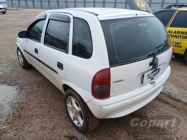 2001 CHEVROLET CORSA 