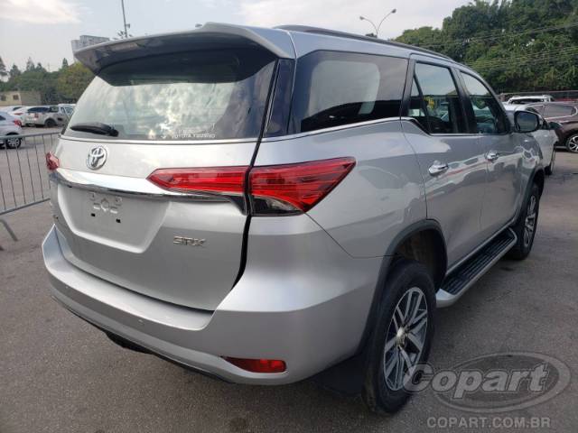 2017 TOYOTA HILUX SW4 