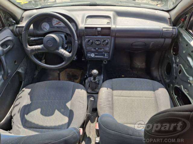 2001 CHEVROLET CORSA SEDAN 