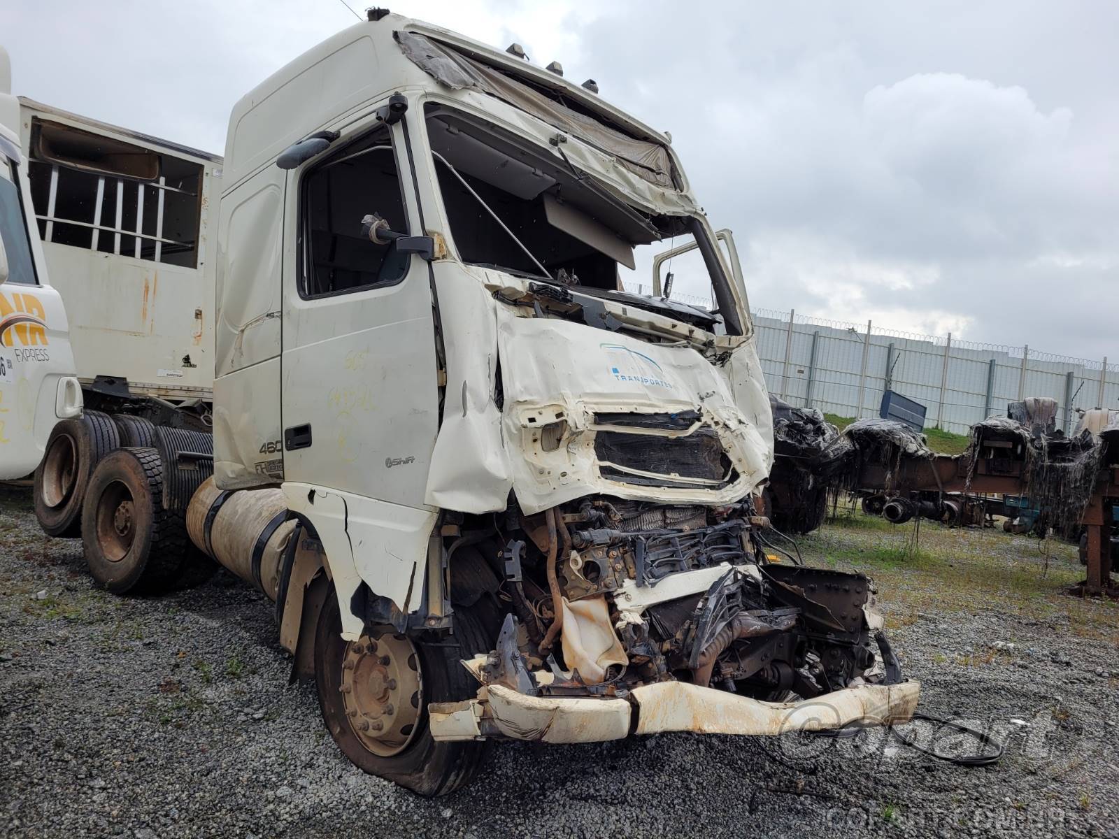 2015 VOLVO FH — leilão em Itaquaquecetuba/SP