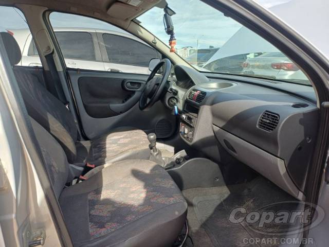 2004 CHEVROLET CORSA SEDAN 
