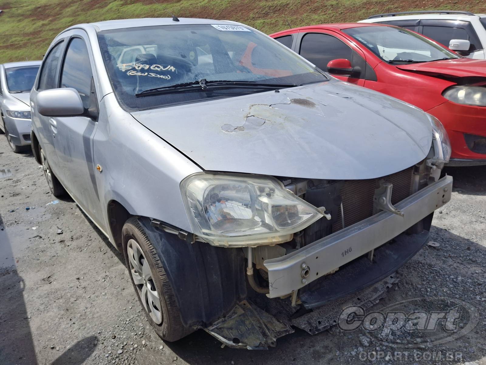 TOYOTA ETIOS SEDA 2013 1.5 16V QUEIMADO