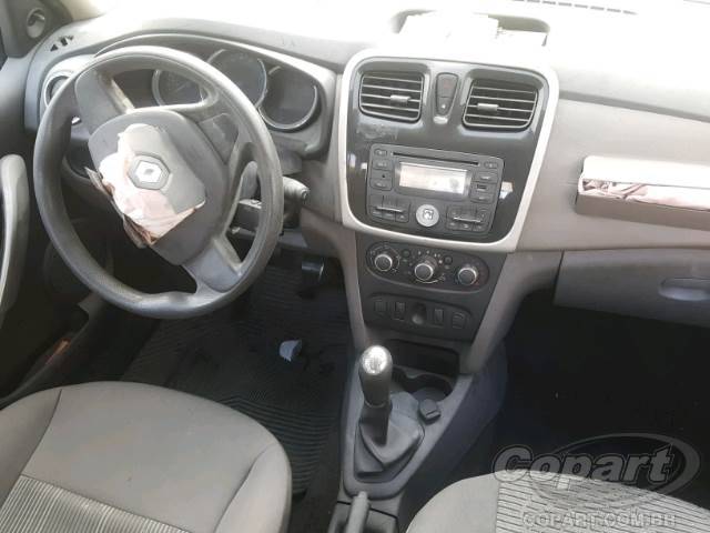 Foto 9 de 10: 2014 RENAULT LOGAN