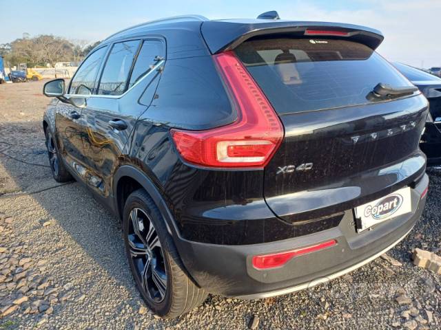 2021 VOLVO XC40 