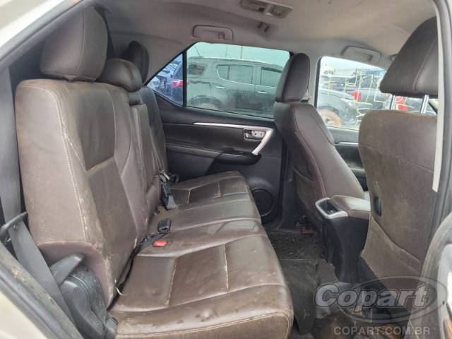 2017 TOYOTA HILUX SW4 