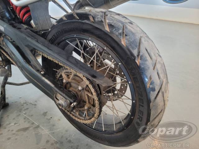 2025 BMW F 900 