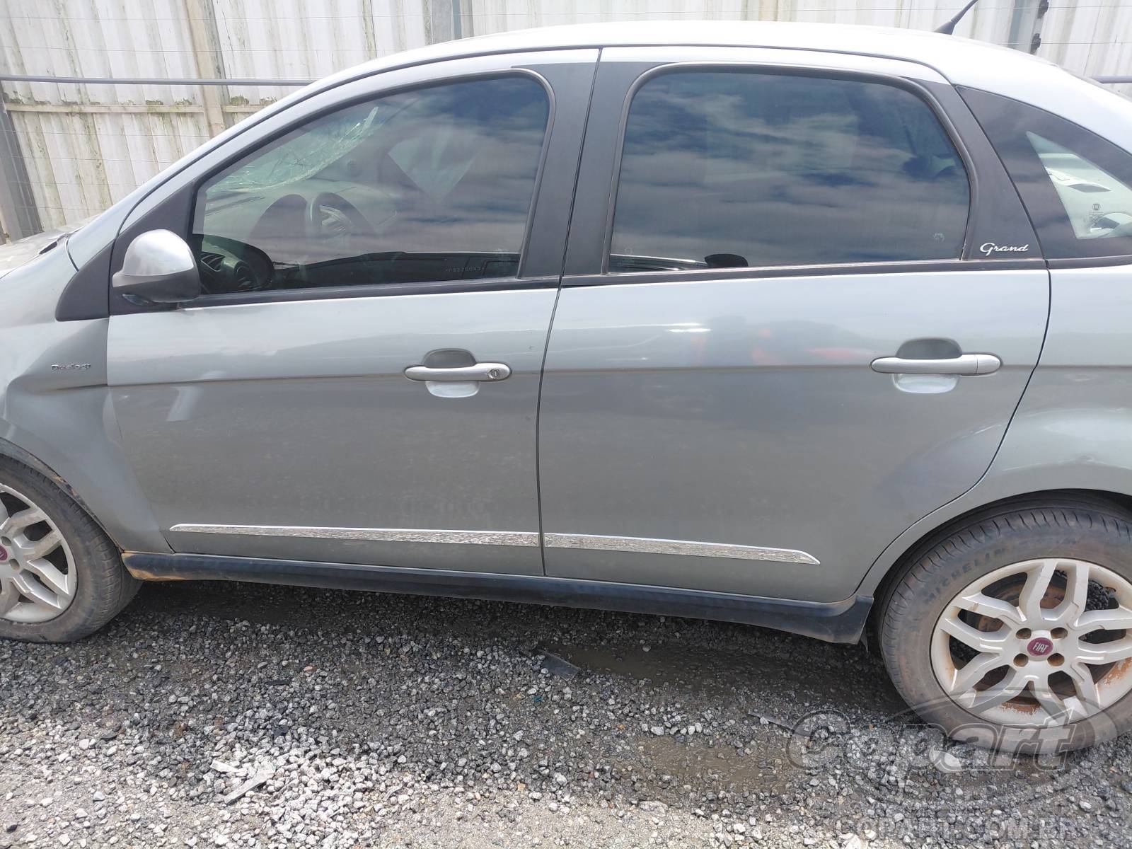 Foto 12 de 15: 2015 FIAT GRAND SIENA