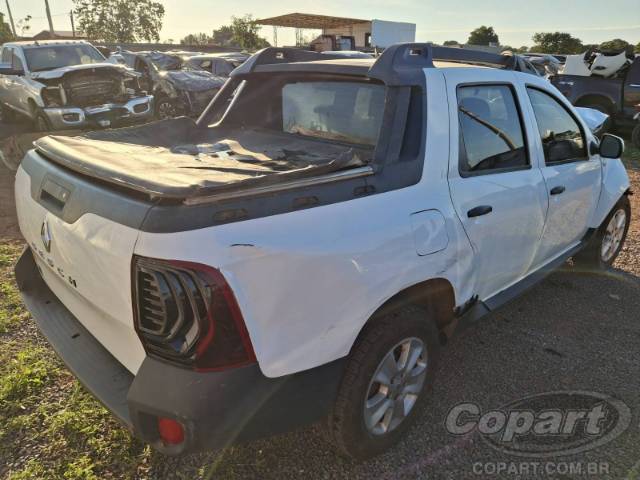 2022 RENAULT DUSTER OROCH 