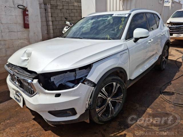 2021 VOLVO XC40 