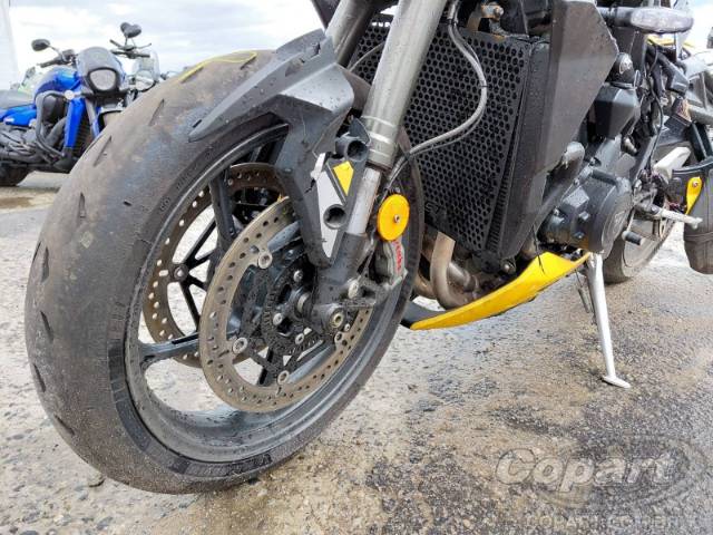 2025 TRIUMPH STREET TRIPLE 