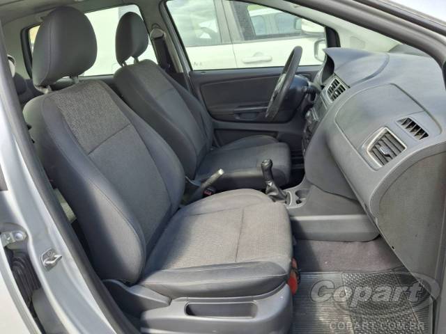 2013 VOLKSWAGEN FOX 