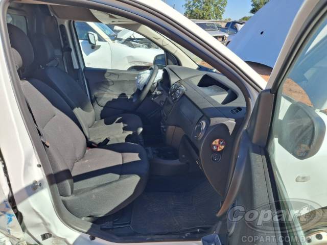 2025 RENAULT KANGOO 