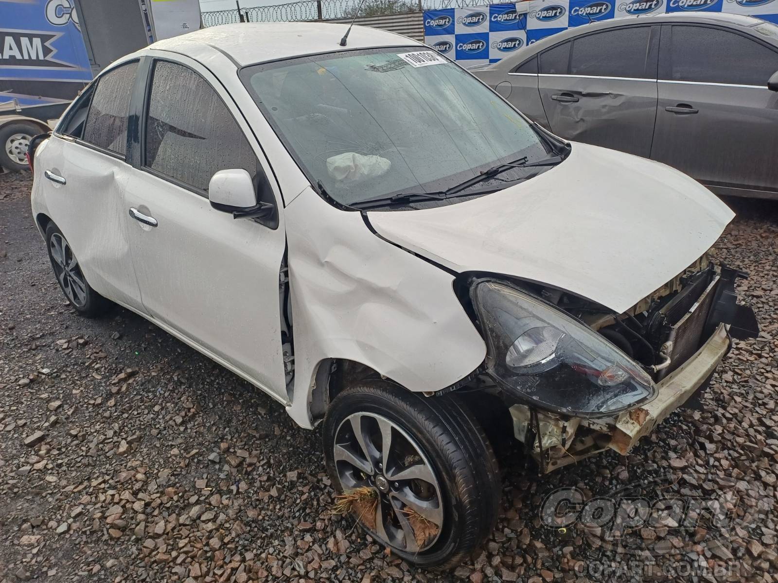 Veículo Nissan March NISSAN MARCH SL 1.6 16V 2017 Colisão Média Monta 2017 em leilão