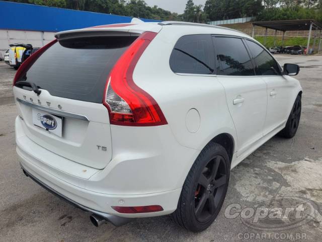 2015 VOLVO XC60 