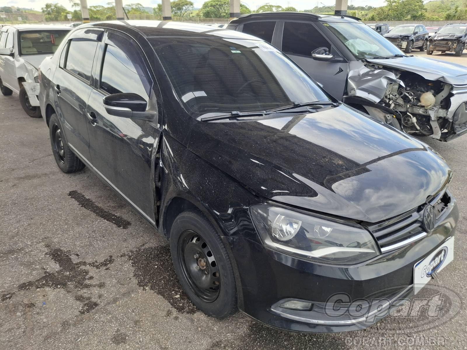 Veículo VW - VolksWagen Volkswagen Volkswagen Voyage 1.6 Flex 2015 - Collisão em Todos os Lados 2015 em leilão