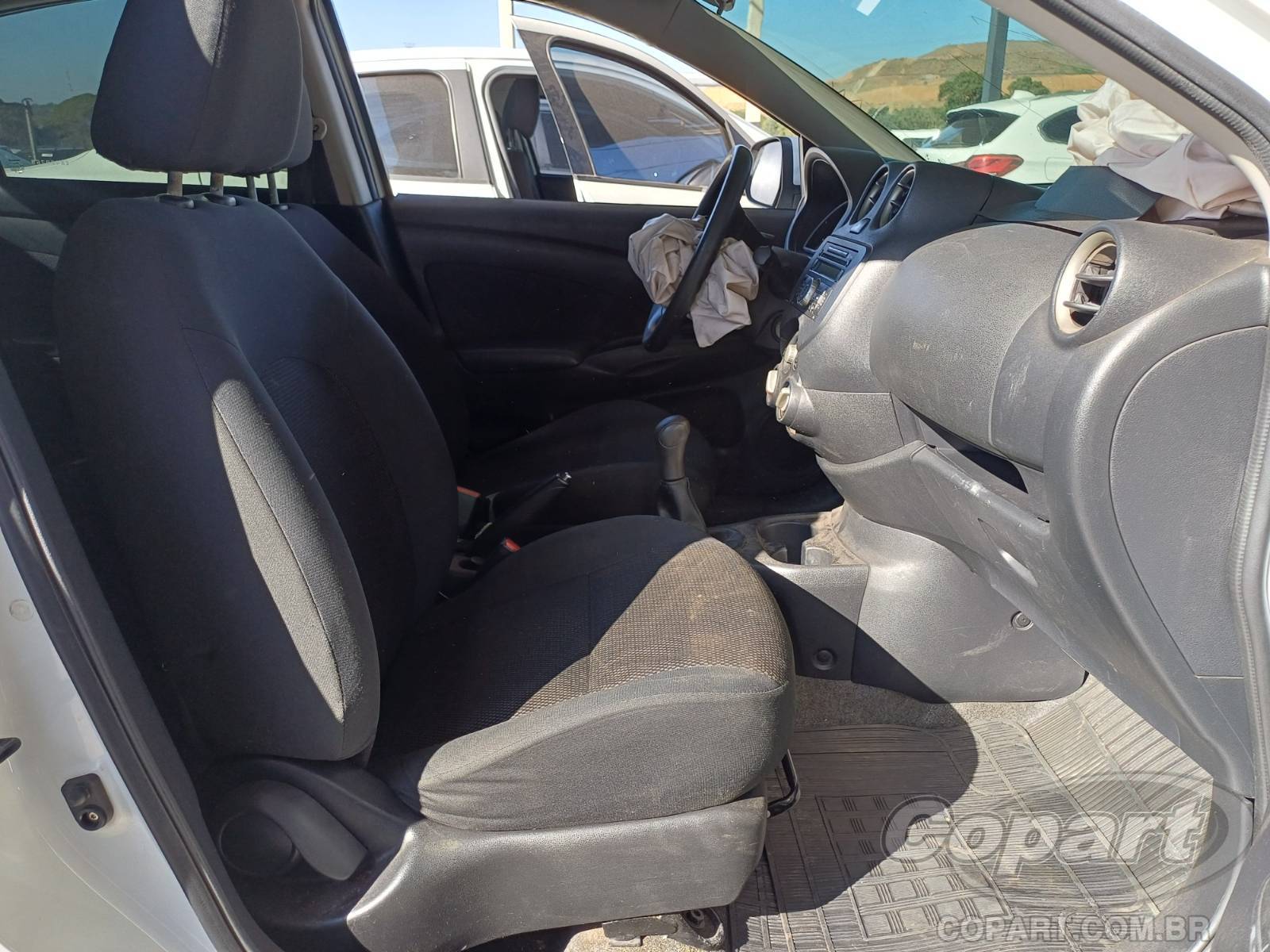 2014 NISSAN VERSA — foto 5 de 10