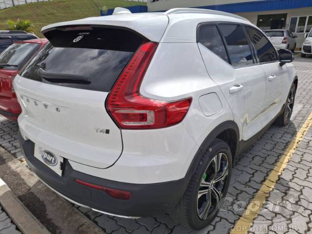 2020 VOLVO XC40 