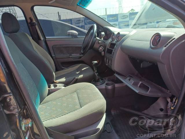 2005 FORD FIESTA 