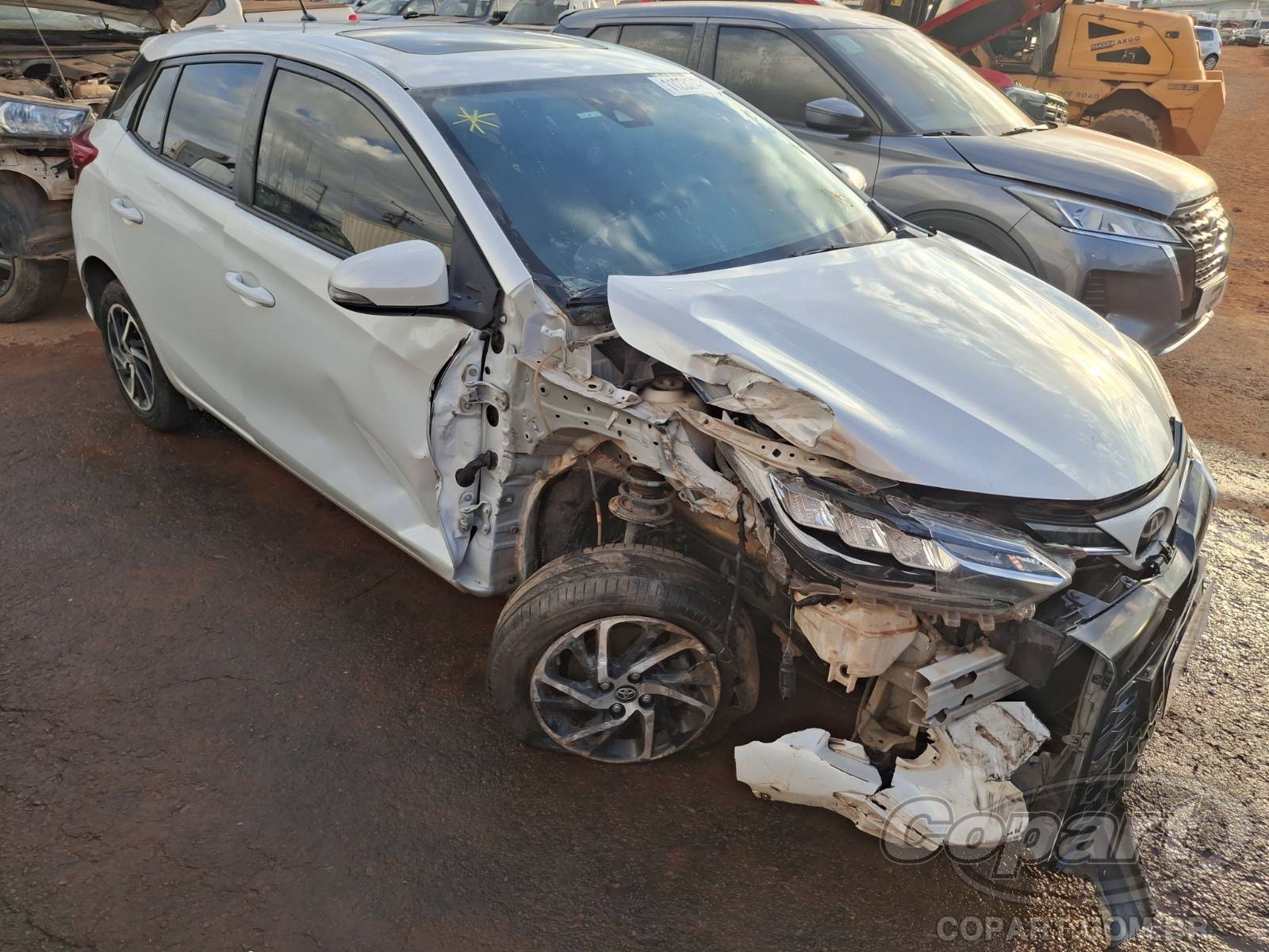 Toyota Yaris 2023 em leilão — GO