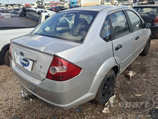 2005 FORD FIESTA SEDAN 