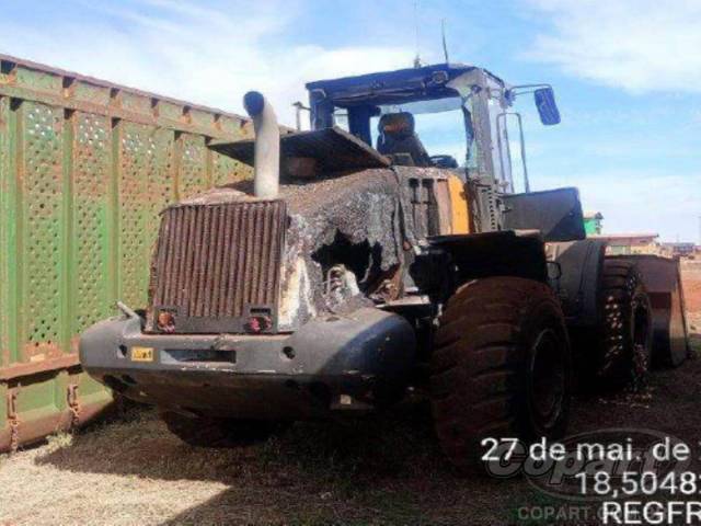 2024 CASE Carregadeira 821E 