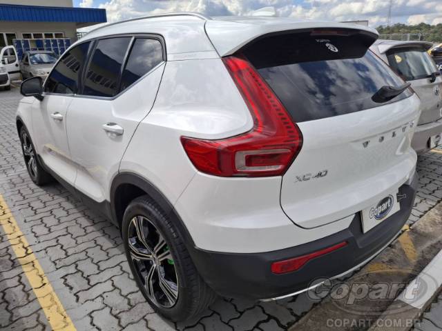 2020 VOLVO XC40 