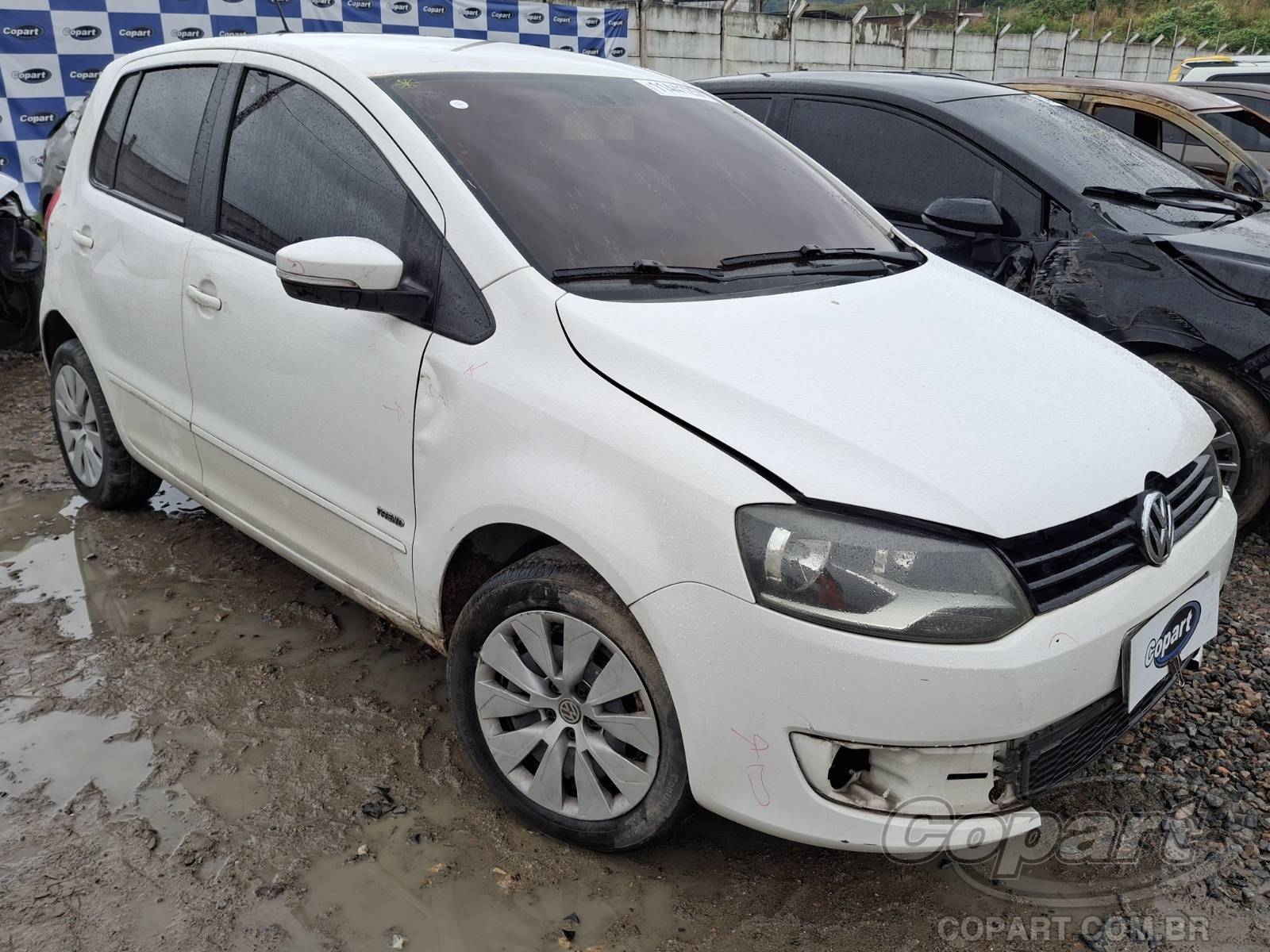 Veículo VW - VolksWagen Fox Volkswagen Fox 1.6 Total Flex 2013 Colisão 2013 em leilão