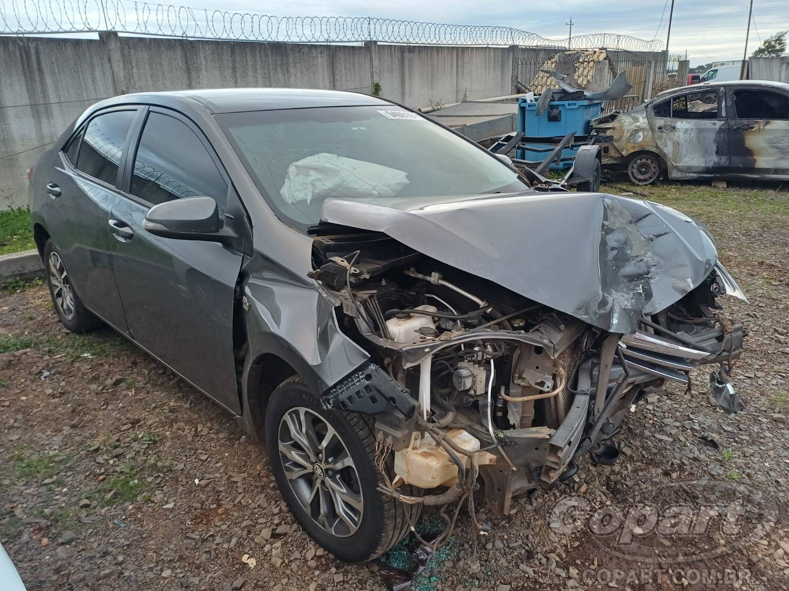 Veículo Toyota Corolla Toyota Corolla XEI 2.0 16V 2015 Médio Dano Frontal 2016 em leilão